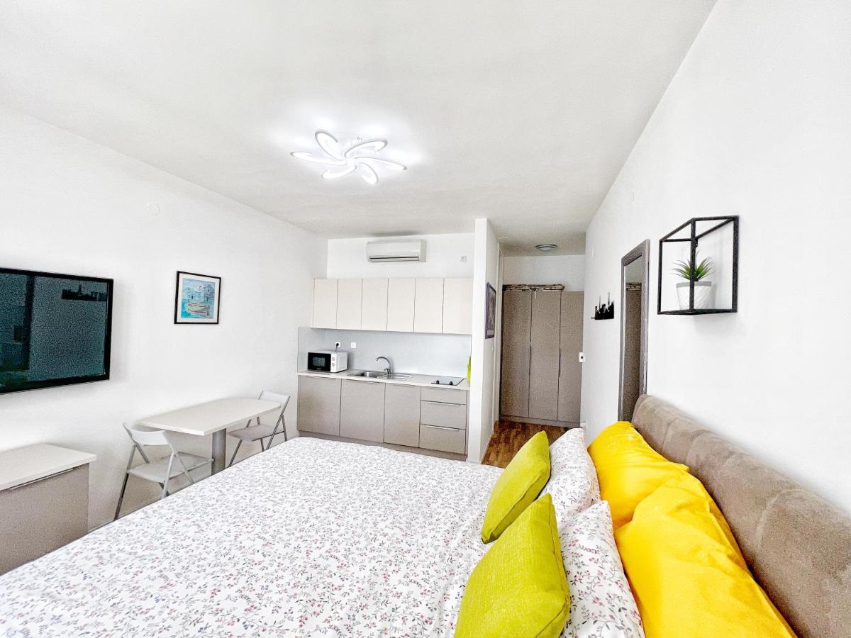 Studio Apartma Pag Blue Ocean 1 With Sea View Pag Town Exteriér fotografie